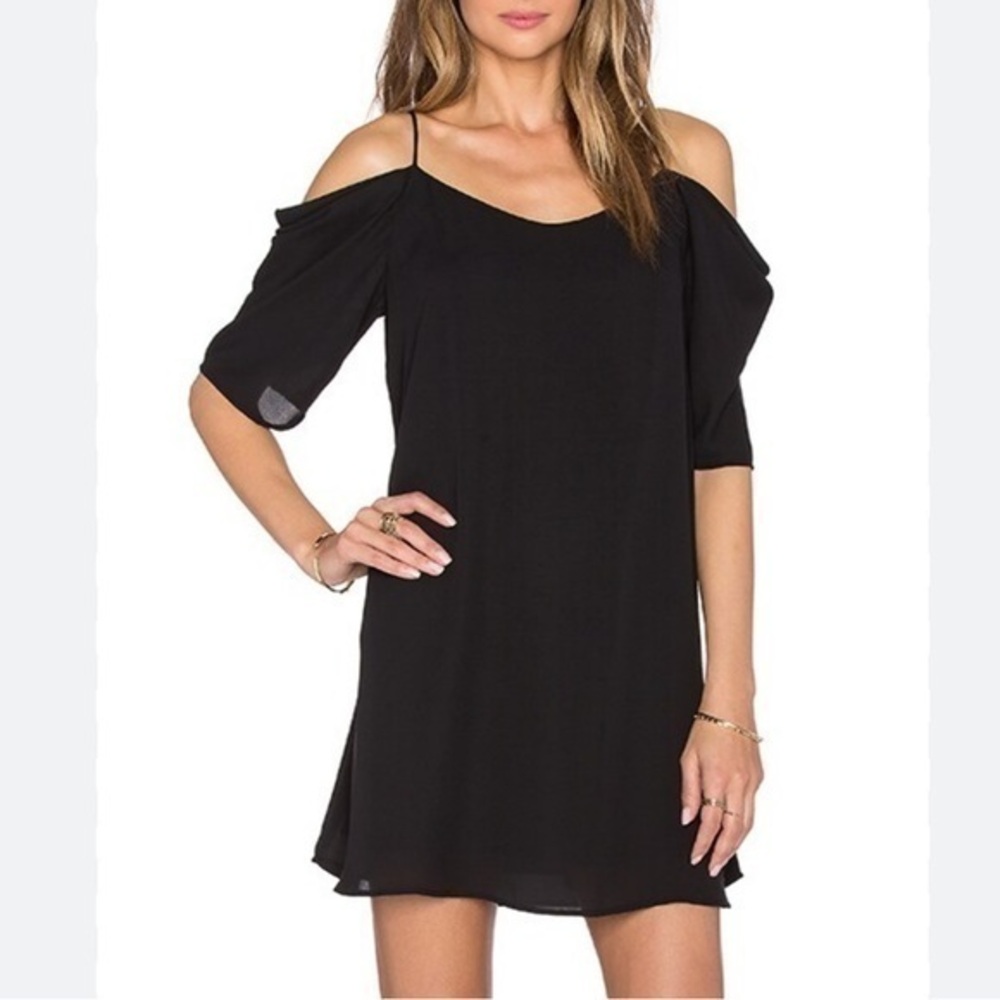 🐠Krisa Off Shoulder Mini Dress little black dress flowy small